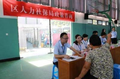 柯橋稽東鎮(zhèn) 精準(zhǔn)就業(yè)服務(wù)“三個(gè)到門口”，助力鄉(xiāng)村振興與企業(yè)發(fā)展